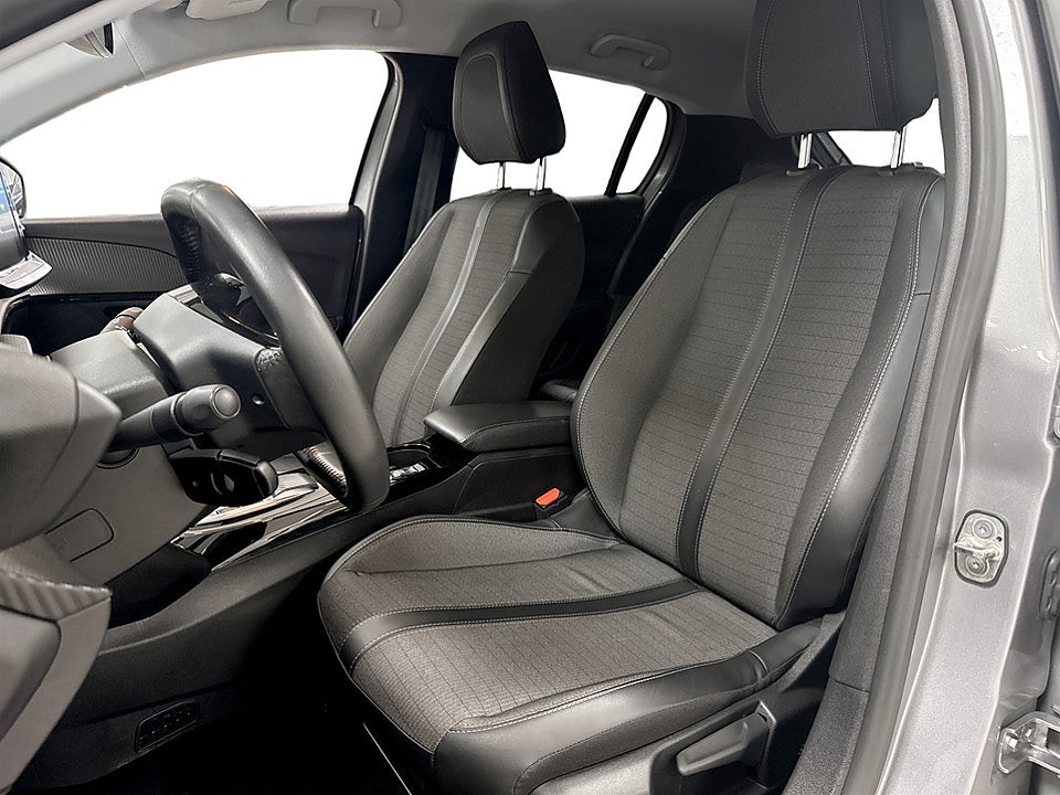 Bild på Peugeot E-208 Allure Pack 50kWh 136hk Aut BACKKAMERA