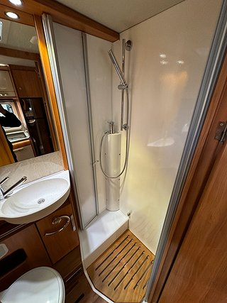 Husbil-integrerad Hymer B588 Bianco Line 150HK Aut 13 av 20