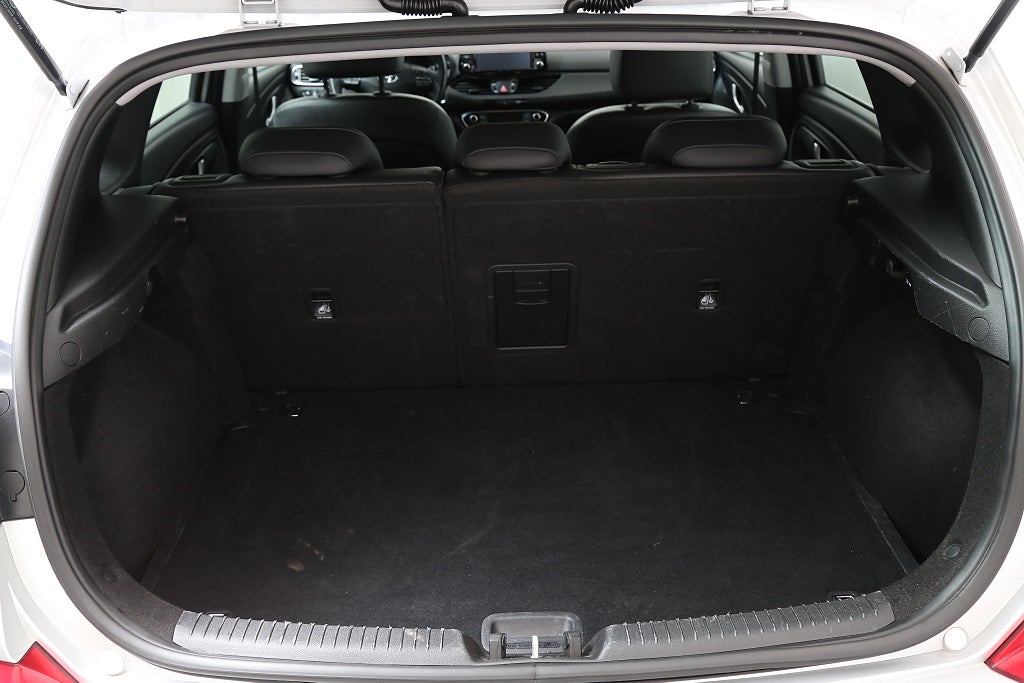 Hyundai i30 1,4 T-GDi 140hk Premium Aut Navi CarPlay Kamera