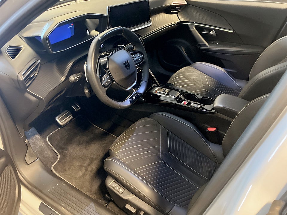 Bild på Peugeot 2008 GT 1.2 PT 130hk Aut B-KAMERA CARPLAY