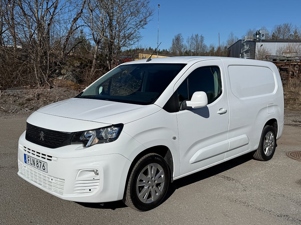 Peugeot Partner 1.5 BlueHDi L2 PRO+ Navi Värmare Keyless Kamera Momsbil