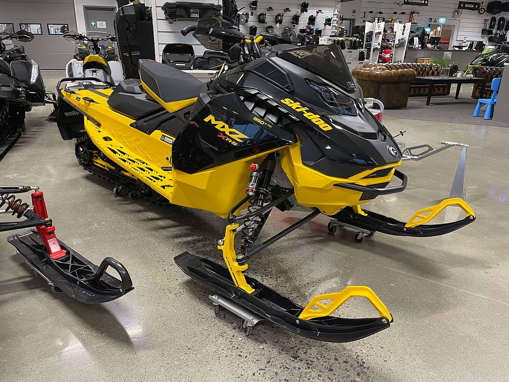 Ski-Doo MXZ X-RS 850 E-TEC 137" KAMPANJ