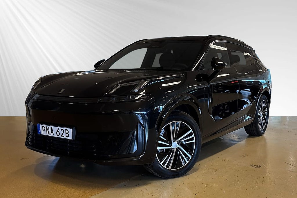 Lynk & Co 08 Core PHEV