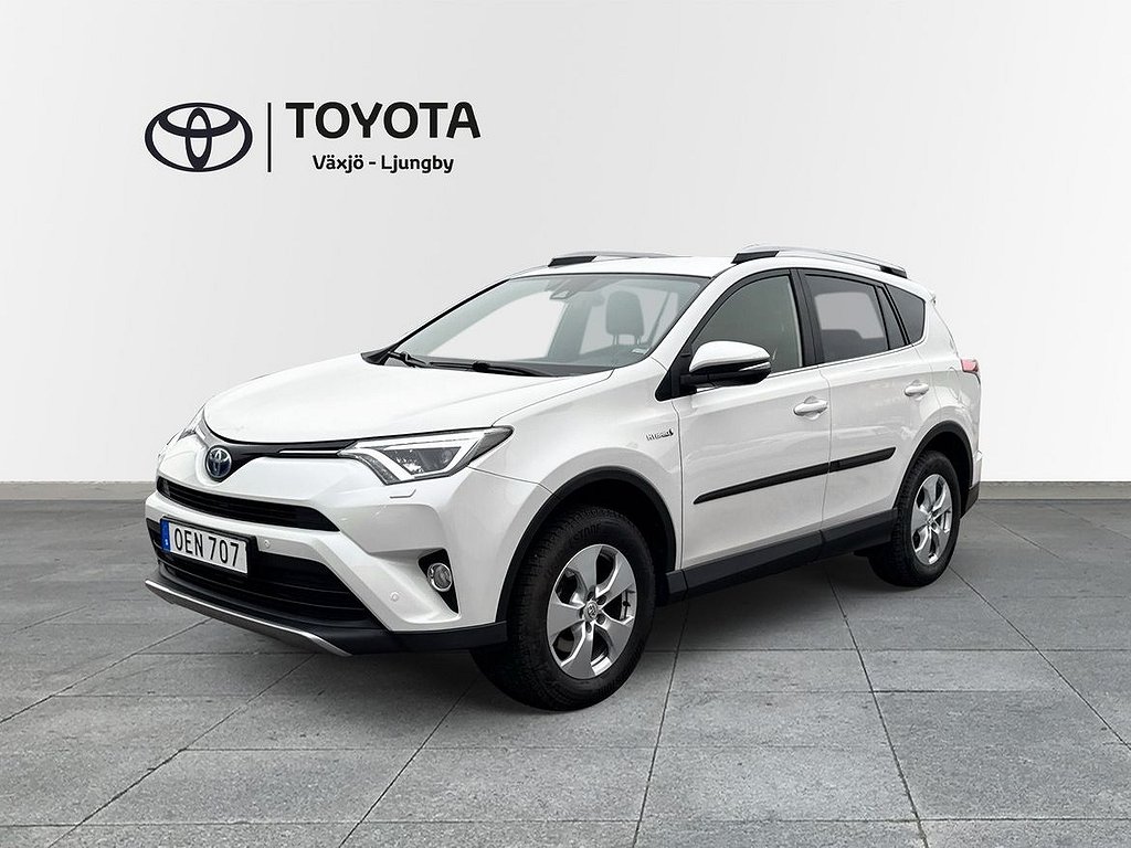 Toyota RAV4 Hybrid E-FOUR Active Plus Drag V-hjul M-Värmare 5,99% Mellandags