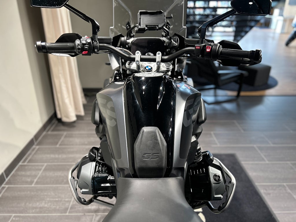 BMW R1250GS / 3,45% ränta/Triple Black / 3 väskor / Endast 1258 mil!