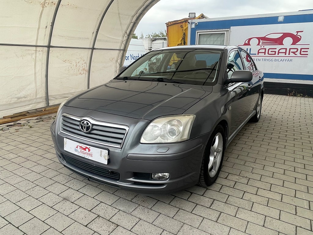 Toyota Avensis Sedan 2.4 D-4 VVT-i NYSERVAD DRAG M/K-VÄRMARE S+V-HJUL