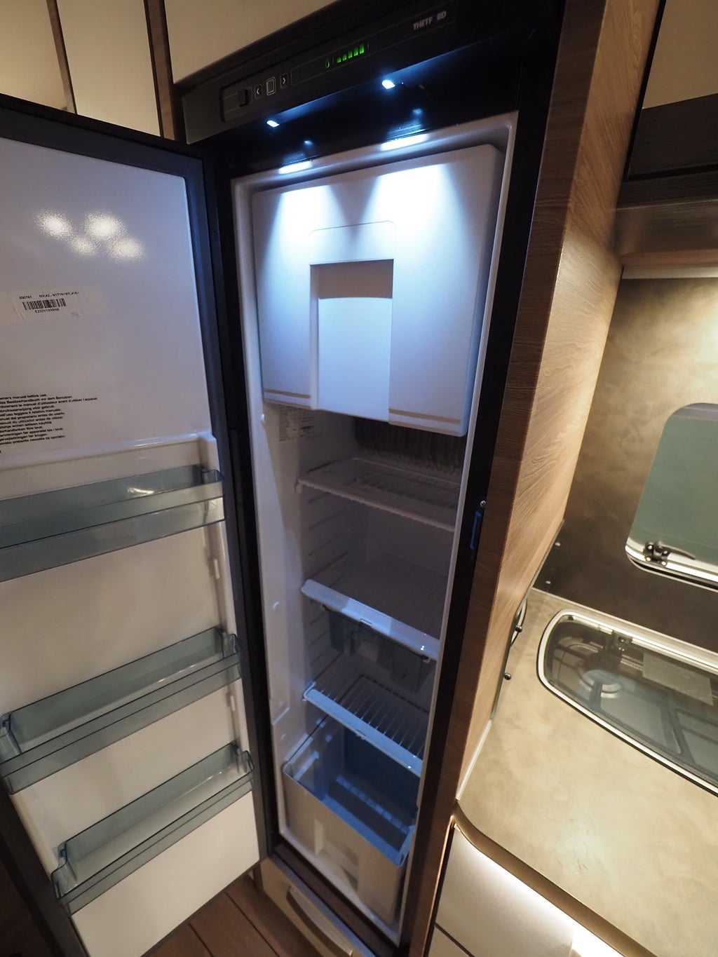 Knaus Live Wave 700 MEG Dragkrok AC Solcell Aut