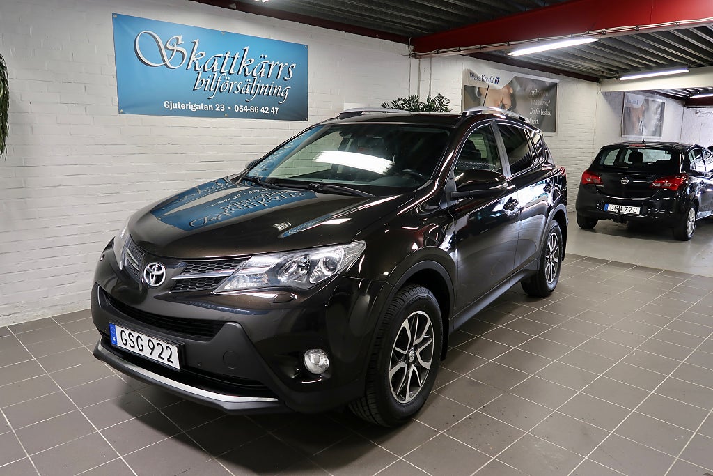 Toyota RAV4 2.2 D-4D AWD Executive Skinn Värmare Navigation