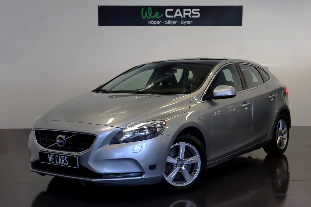 Volvo V40 D3 Momentum Panorama Dragkrok Kamera 150hk