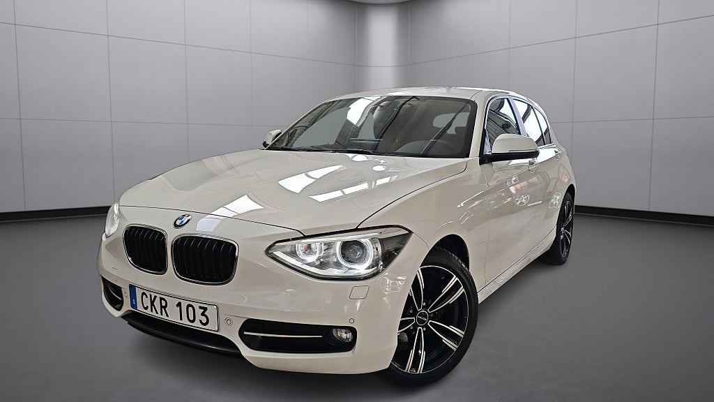 BMW 118d 5-dörrars Steptronic Sport line Dragkrok/ Bränslesnål