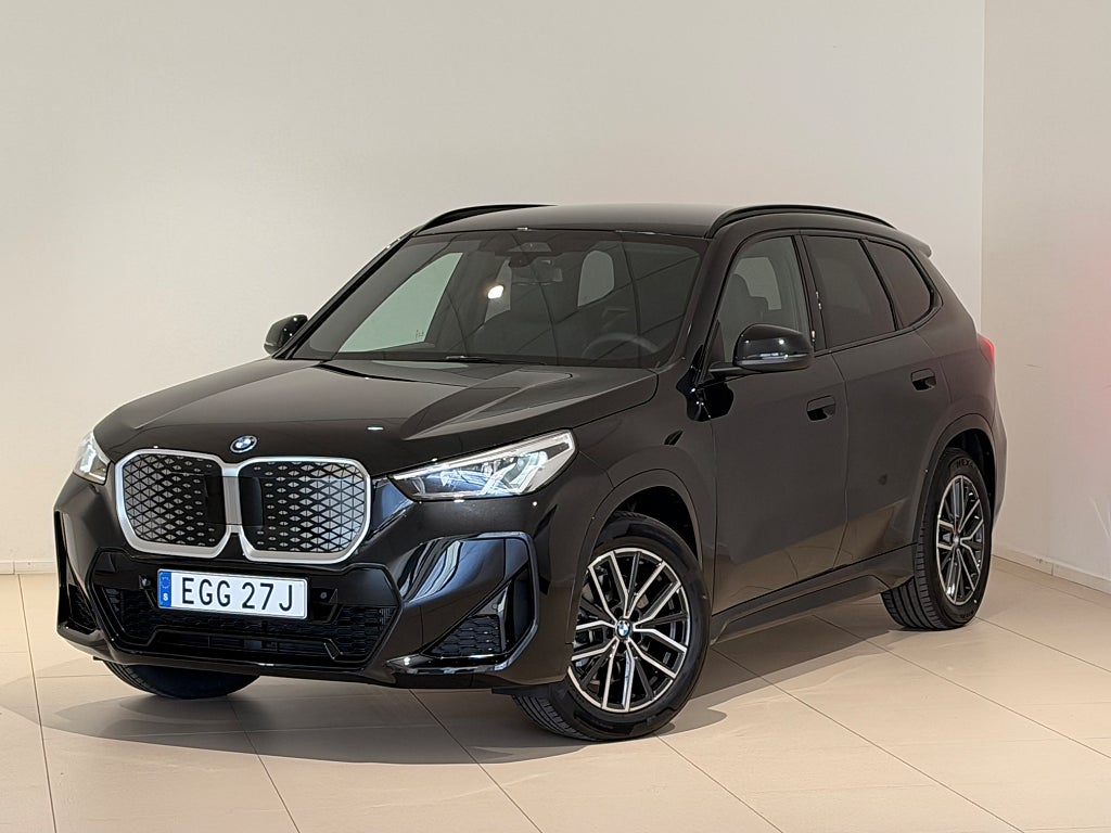 BMW iX1 xDrive 30, M-Sport, Drag, Värmare, Adpt fart, Rattvärme