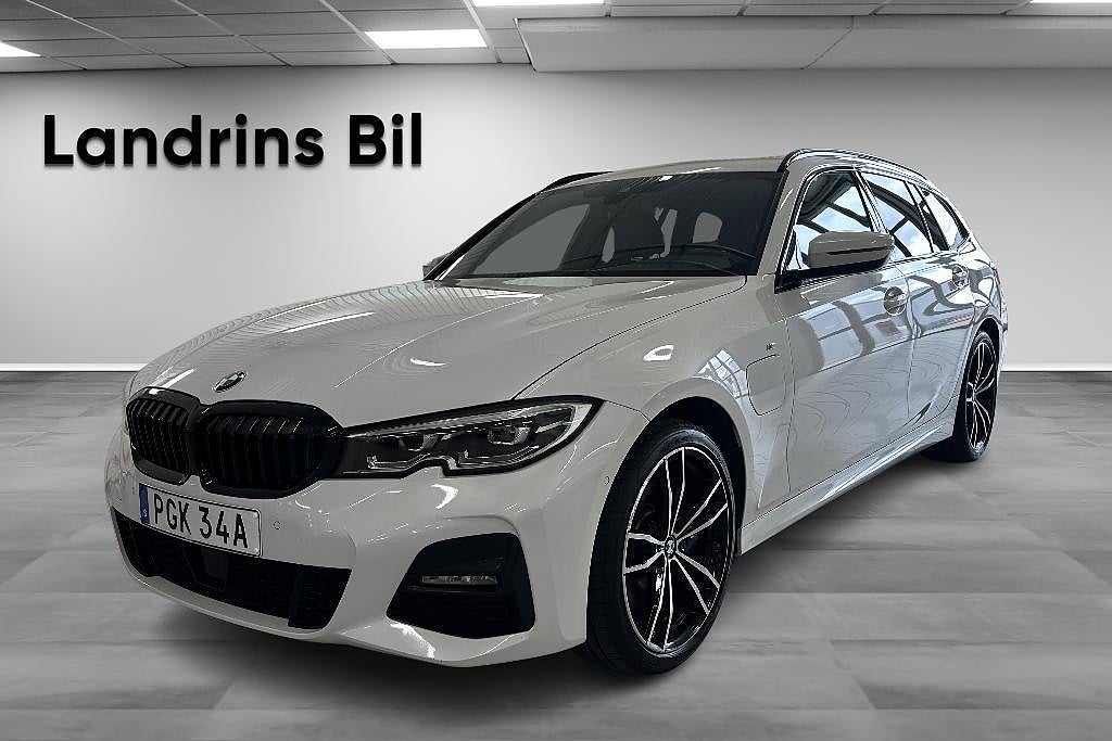 BMW 330e xDrive Touring MHEV M Sport Drag 