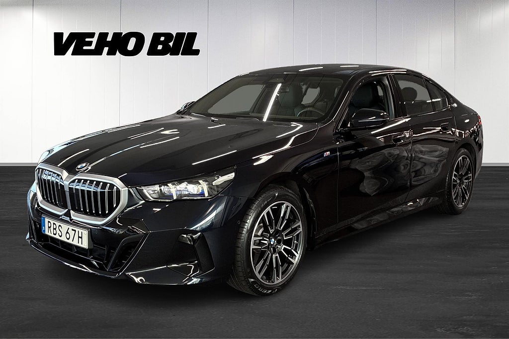 BMW 520d xDrive Sedan M Sport Värmare Drag Kamera Navi Carplay