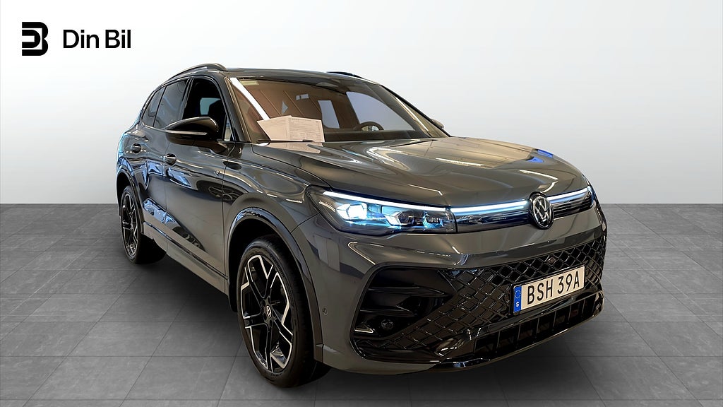 Volkswagen Tiguan R-LINE TDI 4MOTION DSG / Black style / Drag / P-vä