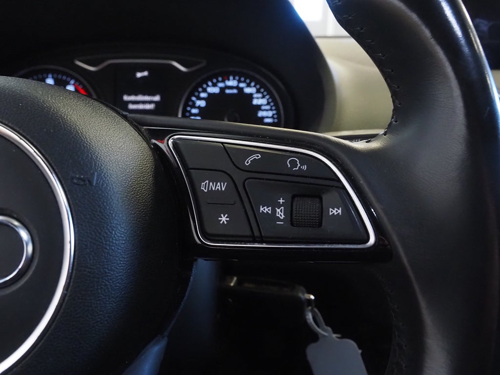 Audi A3 Sedan 1.0 TFSI Comfort Motorvärmare Optikpaket PDC 2017