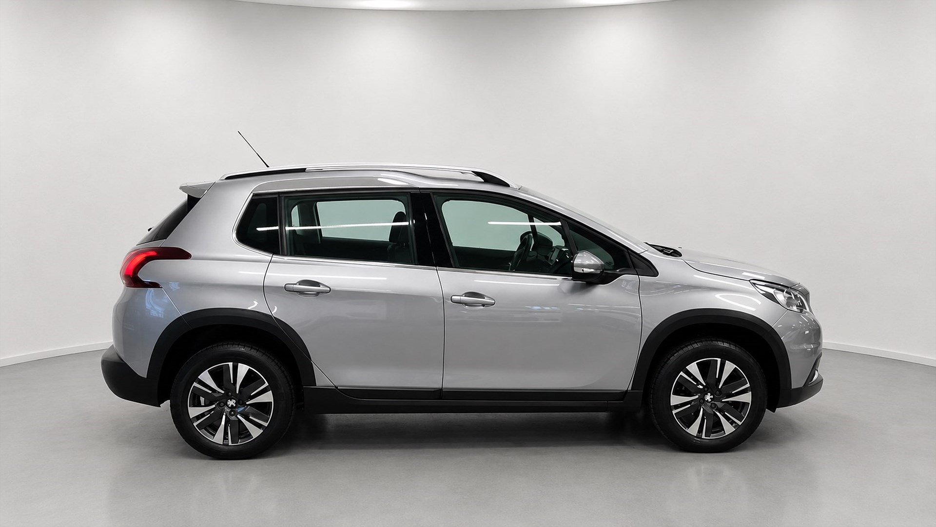 Peugeot 2008 1.2 PureTech 83hk Endast 2019, bild 3/64