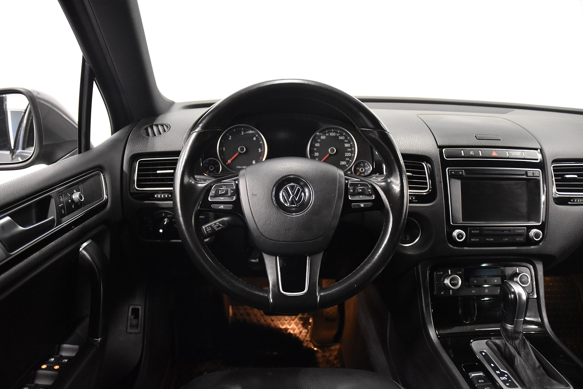 Volkswagen Touareg 2017, photo 2/10