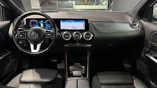 SUV Mercedes-Benz EQA 11 av 17