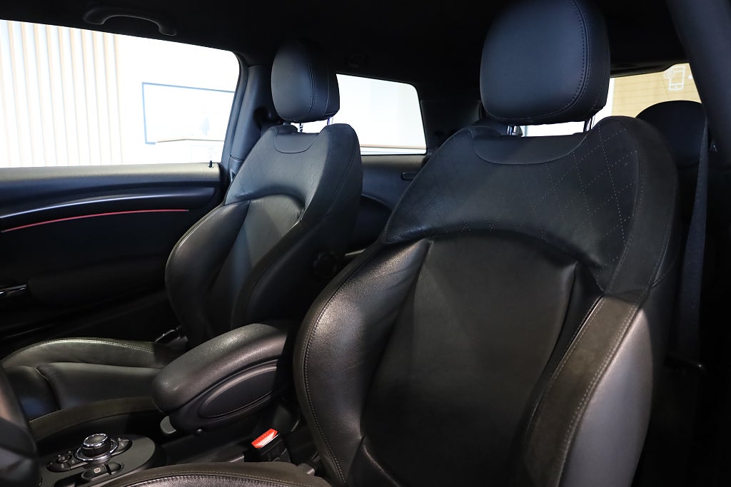 MINI Cooper SE Navi Läder Värmare Carplay Sensorer LED 2023