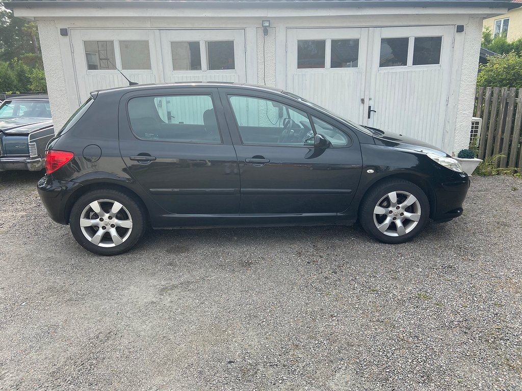 Peugeot 307 5-dörrar 2.0 Nybes byte/avbet 484kr/mån