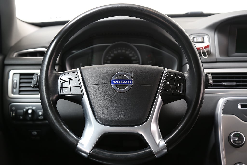 Volvo V70 II D2 S/S Momentum Nybesik Dragkrok 2014