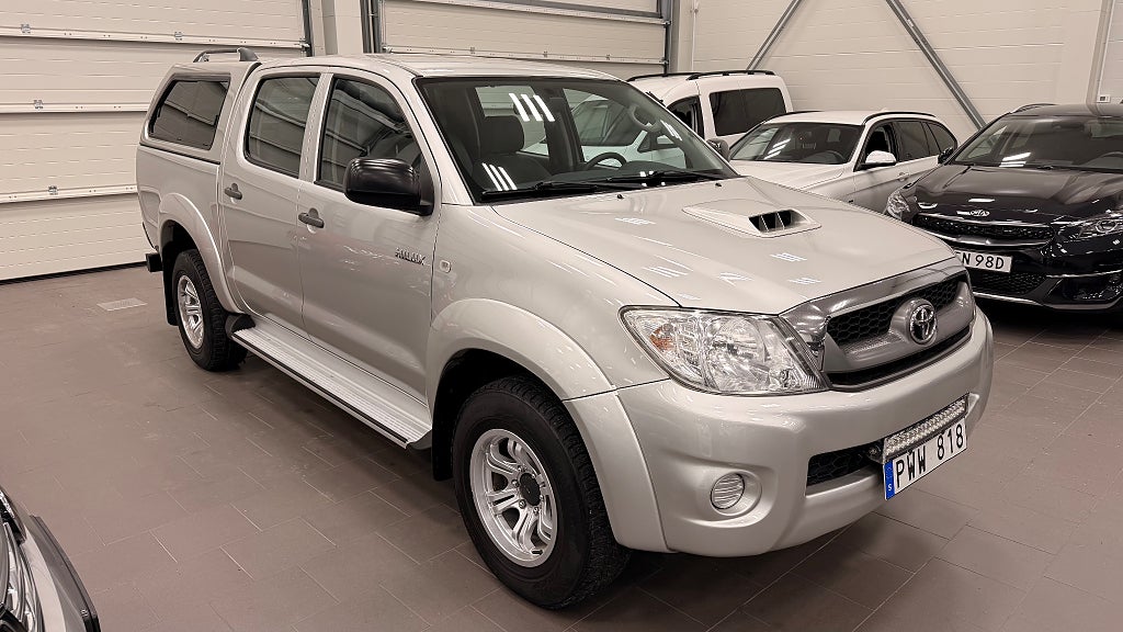 Toyota Hilux Dubbelhytt 2.5 4x4 KÅPA Drag 2-Ägare