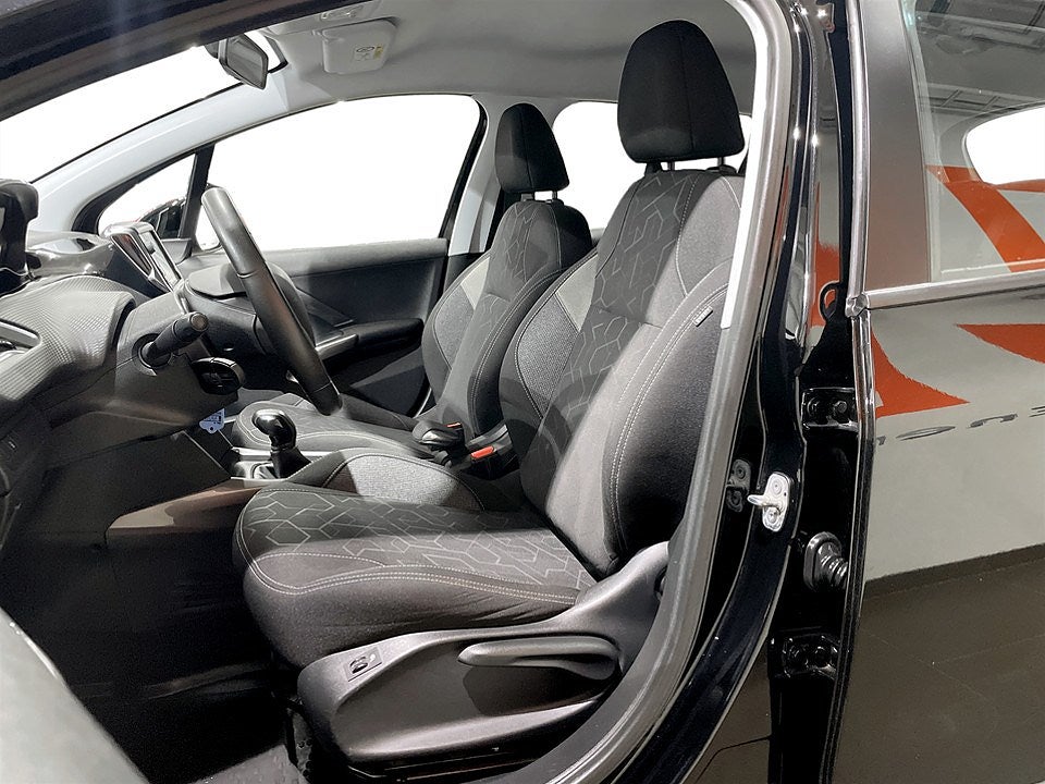 Bild på Peugeot 2008 Active 1.2 PT 82hk - FARTHÅLLARE,P-SENSOR BAK