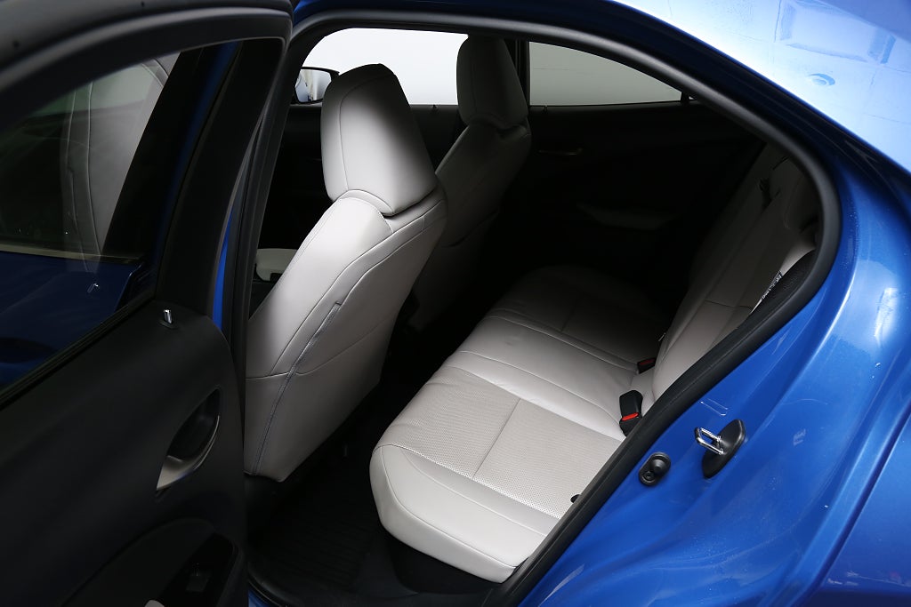 Lexus UX 250h E-Four 184hk Premium AWD Aut Teknik-paket Taklucka 2021