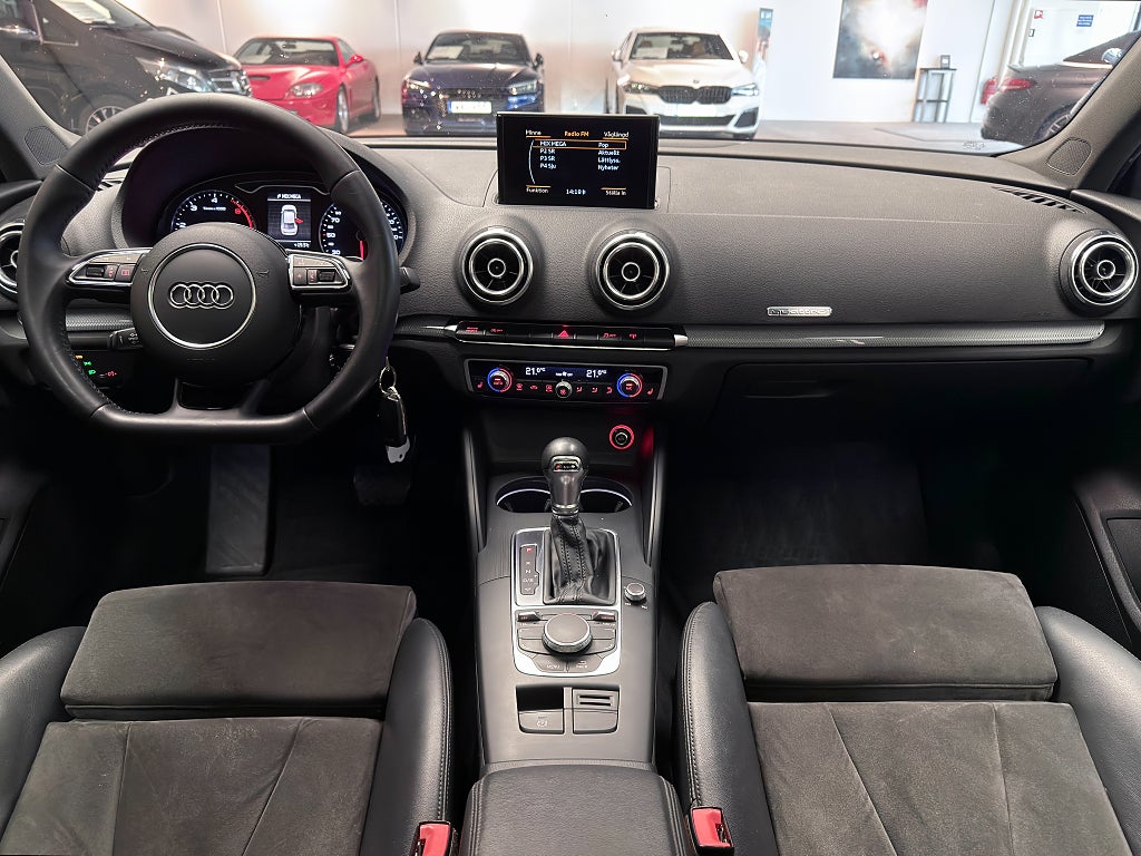 Audi A3 Sedan 2.0 TDI quattro S-Line | Panorama | Nyservad!