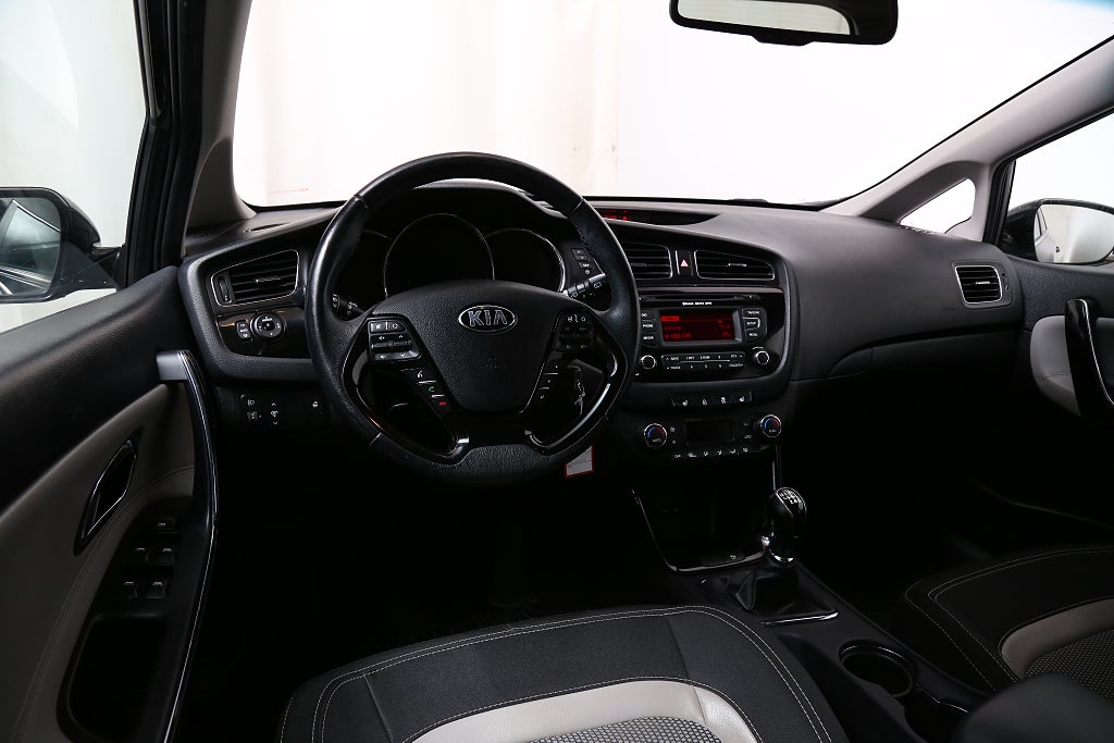 Kia Ceed 1,6 CRDi 128hk ECO Komfort Kombi Nybesikt Motorvärmare 2015