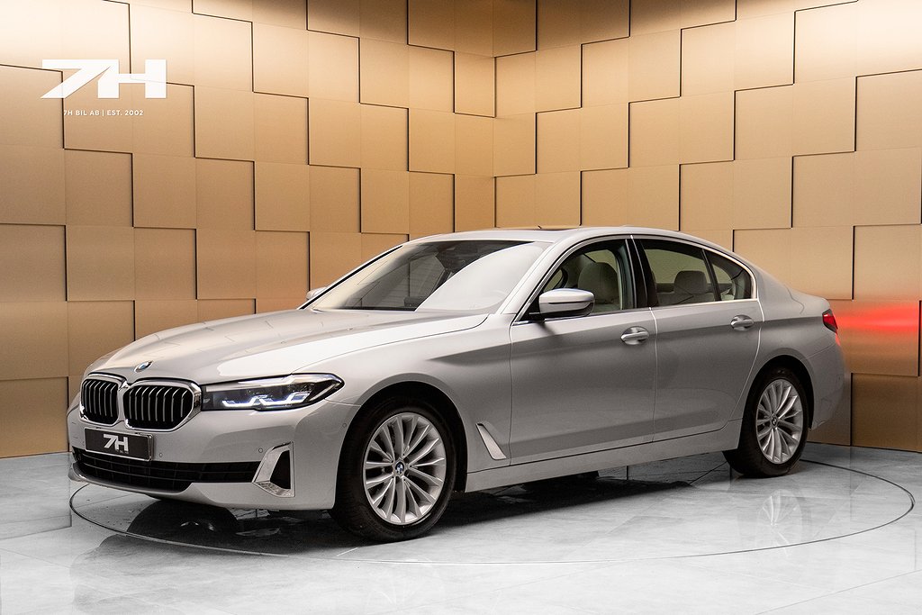 BMW 520  xDrive Luxury Line / Drag / Pano 