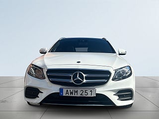 Mercedes-Benz E 220 T d 4×4 AMG Line Drag Dvärme Panorama 360° Navi S&V – bild 2