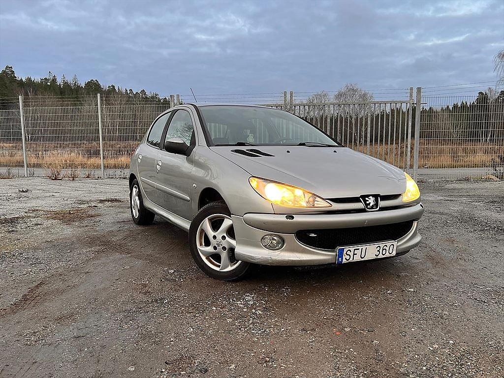 Peugeot 206 5-dörrar 1.4 75hk Besiktigad Låg skatt