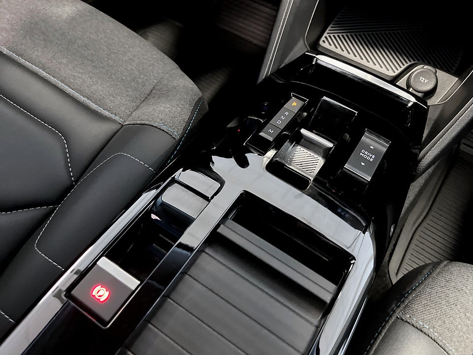 Bild på Citroën C4 Shine PT 130hk Aut B-KAMERA NAVI RATTVÄRME