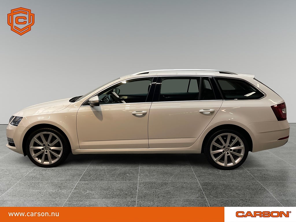 Skoda Octavia Kombi 2.0 TDI SCR 4x4 Style Värmare AppCarplay Dragkrok