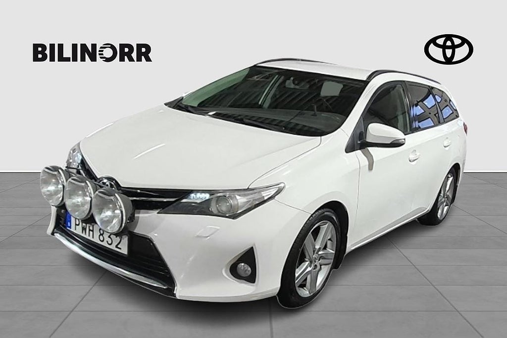 Toyota Auris 2.0 D-4D DPF TOURING SPORTS MAN EDITION 50 D...