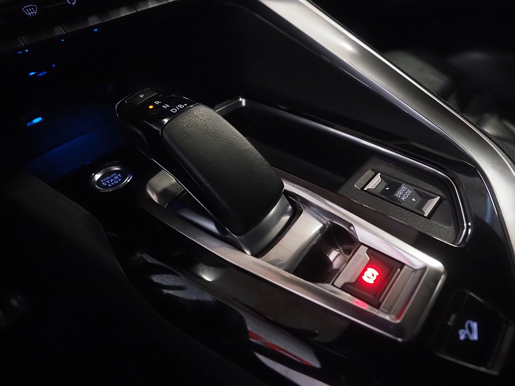 Peugeot 3008 HYBRID4 300 EAT GT | Pano | Drag | Kamera | GPS | Skinn 2021