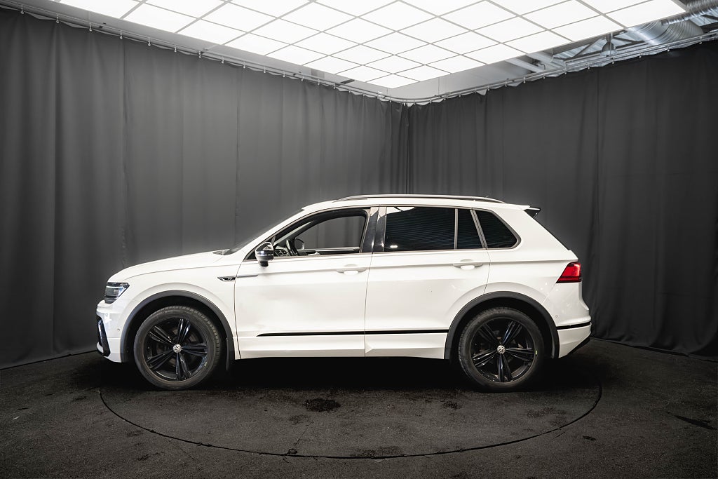 Volkswagen Tiguan TDI 4M R-Line BLACK D-VÄRMARE DRAG KAMERA COCKPIT MOMS
