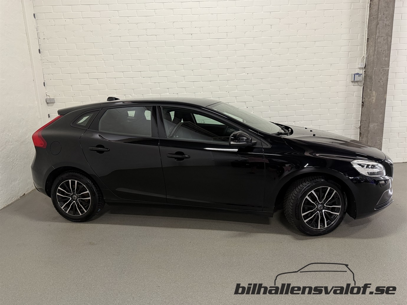 Volvo V40 D2 Momentum 2017, bild 2/39