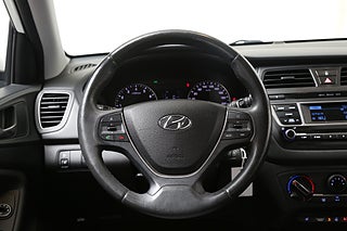 Halvkombi Hyundai i20 14 av 23