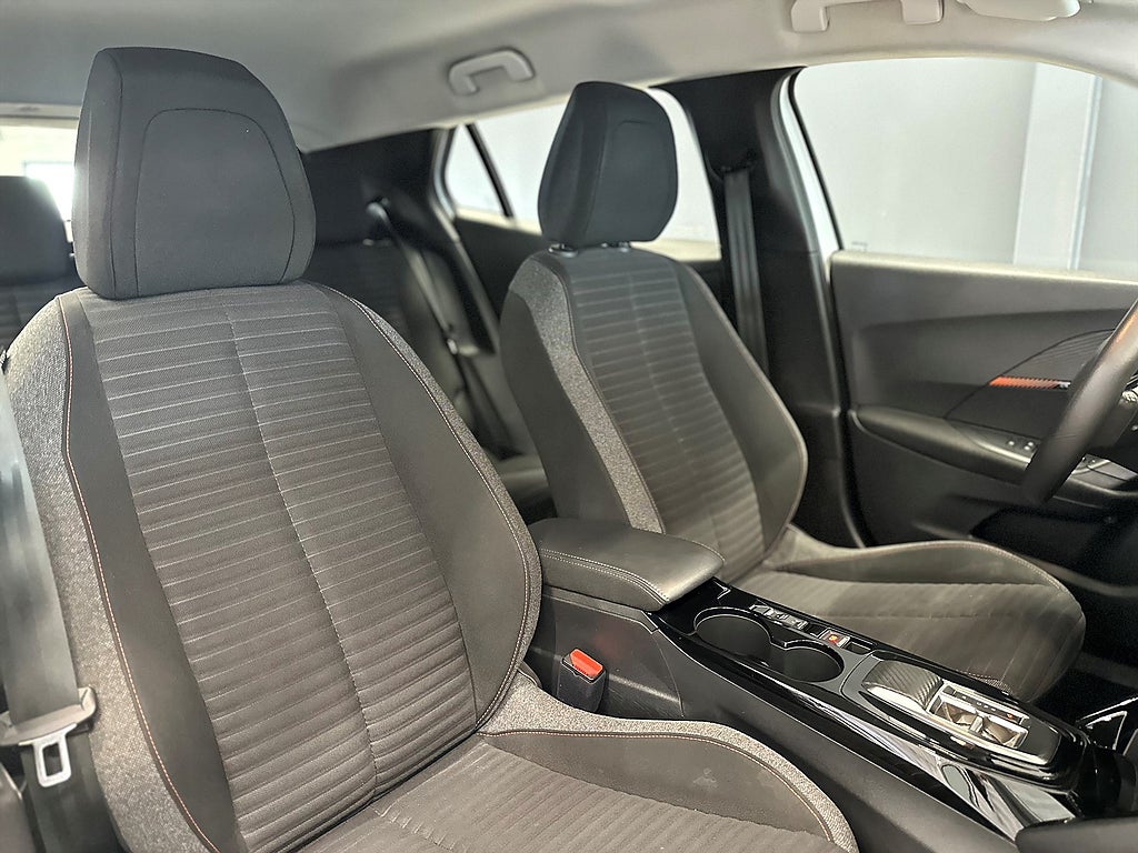 Peugeot 2008 1.2 PureTech 131hk,Automat/Carplay/Ny Kamrem