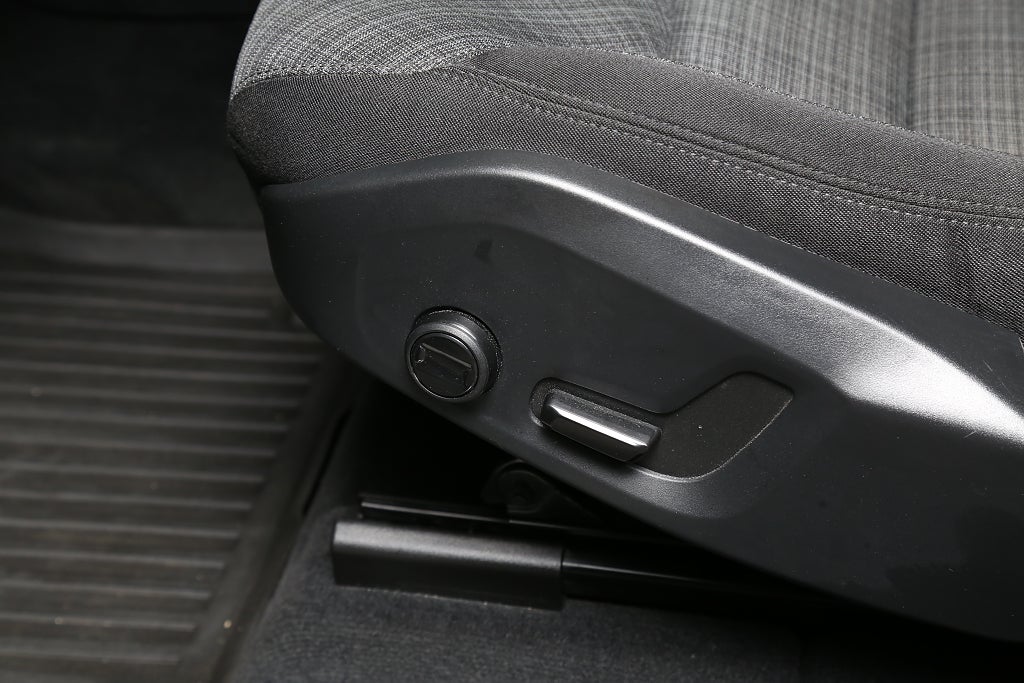 Volvo XC60 Recharge T6 350hk AWD Core Edition Drag Pano Leasbar 2023