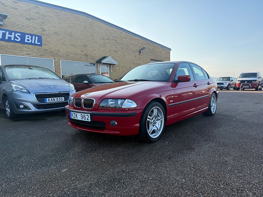 BMW 328 i Sedan M Sport enbart 8819 mil en ägare 