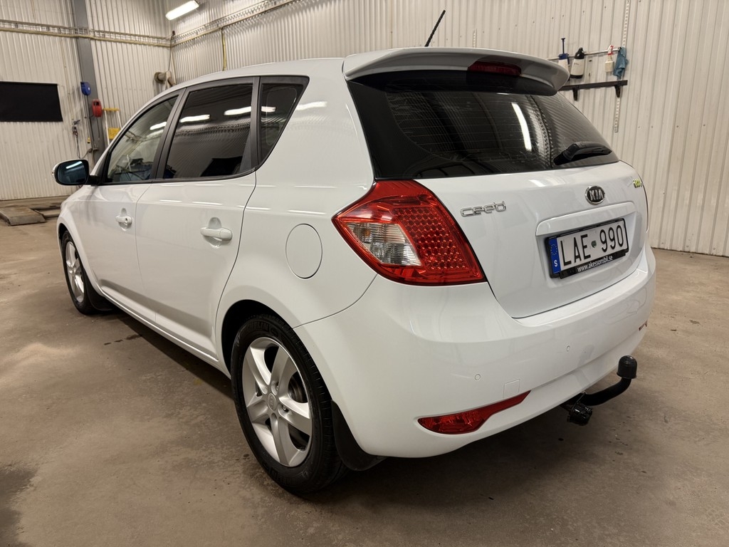 Kia Ceed 5dr cee'd 1.6 CRDi ECO Dragkrok 2011, bild 2/47