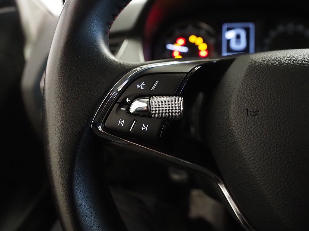 Skoda Fabia 1.0 TSI Style 95hk Motorvärmare Carplay P-Sensorer 2021
