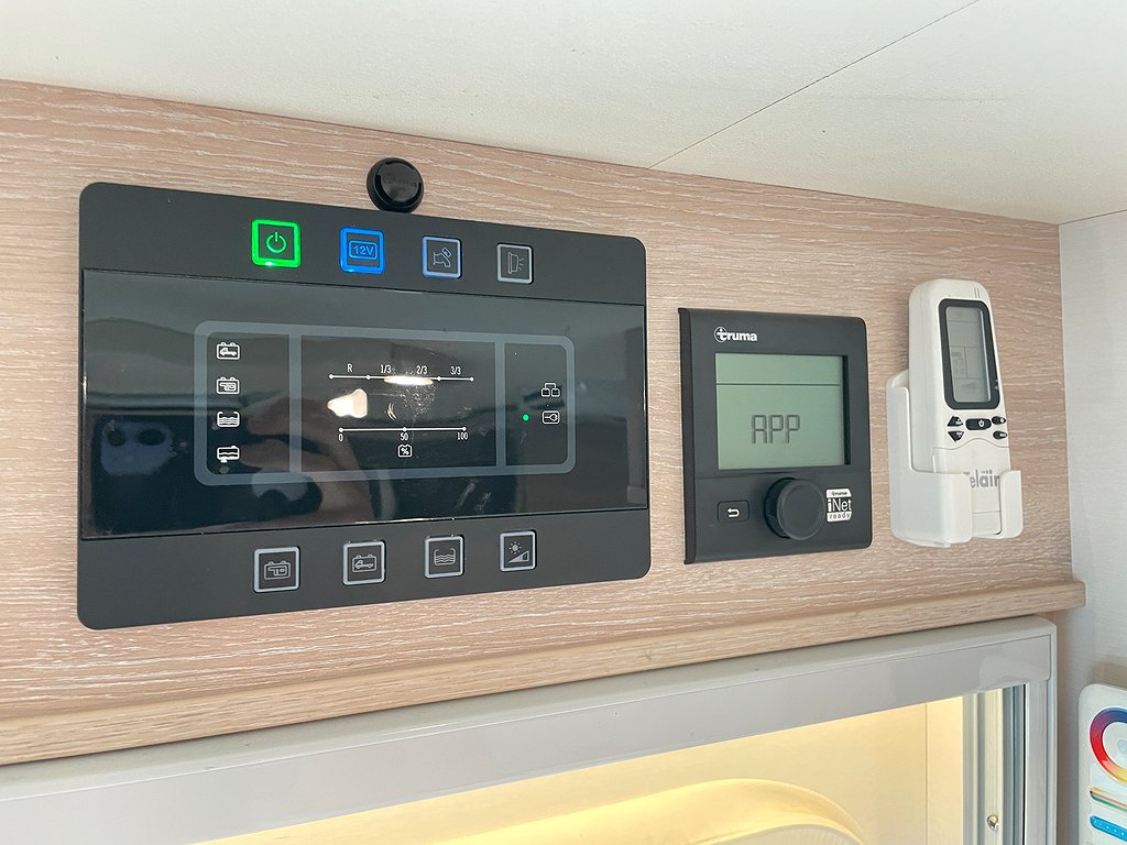 Rapido 866 F / Automat / AC bodel / Solcell / Taksäng  - Rapido