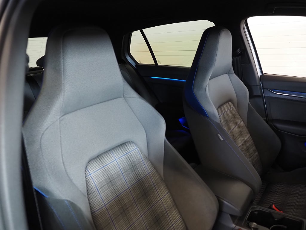 Volkswagen Golf GTE 1.4 TSI Plug-in 245hk Drag P-Värm Kamera Navi IQ 2023