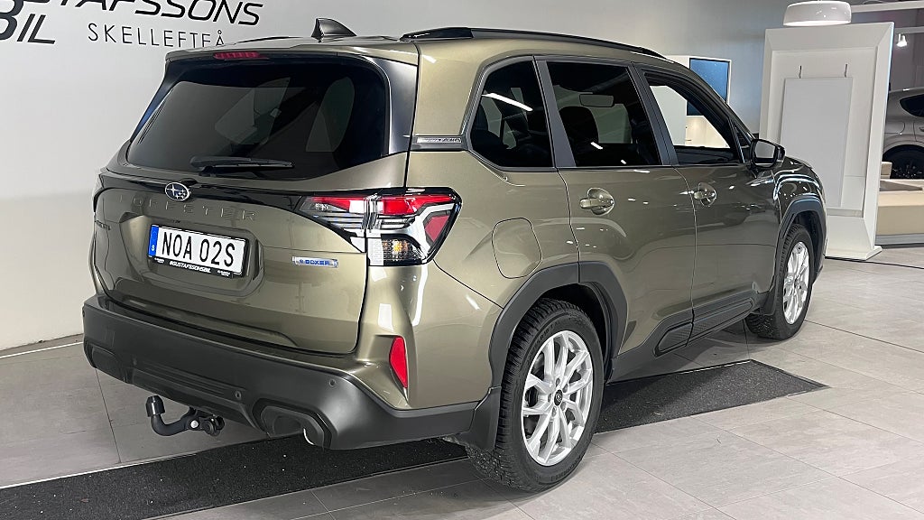 Subaru Forester e-Boxer Touring | Drag, V-Hjul, M-värm | H/K, 360, PANO