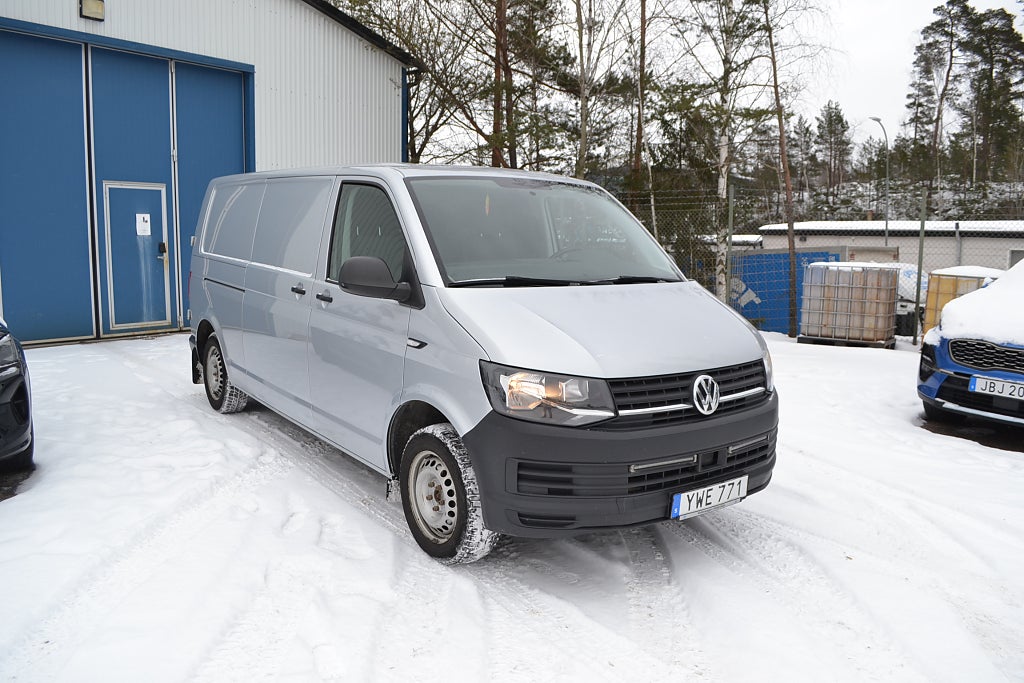 Volkswagen Transporter T28 2.0 TDI 102hk värmare + dragkrok. 5.304 mm LÅNG
