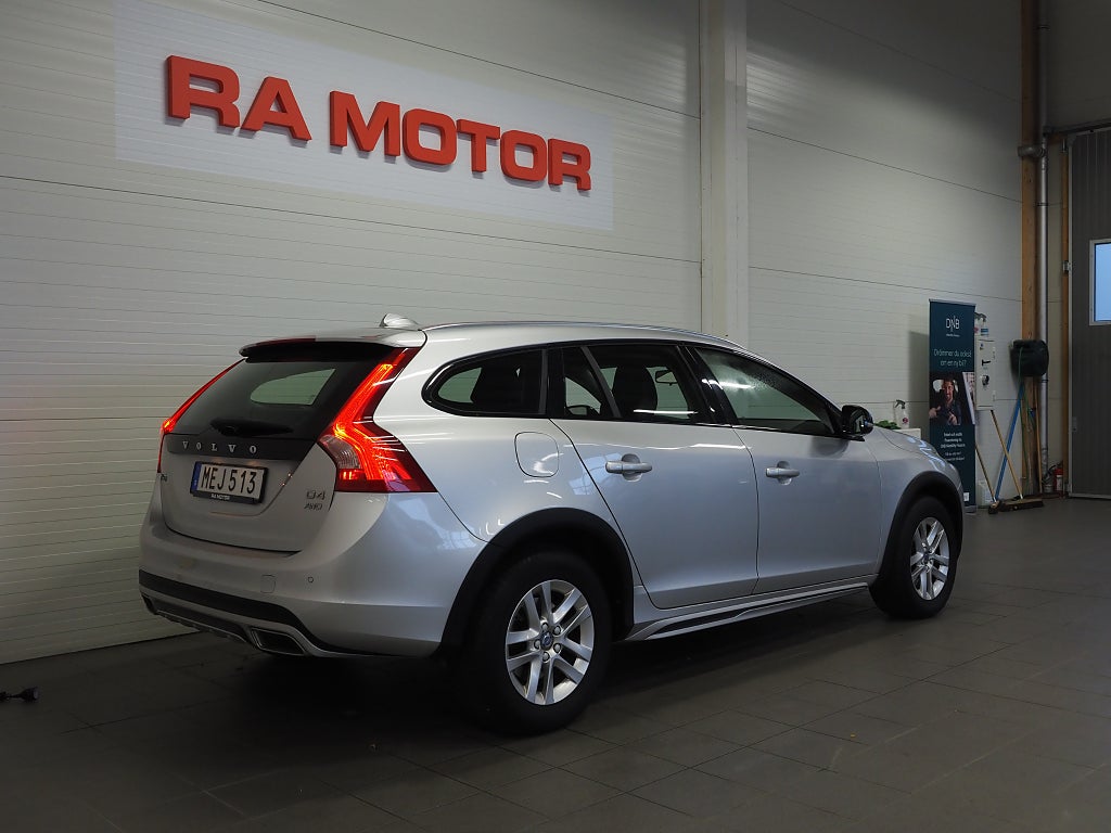 Volvo V60 Cross Country D4 AWD 190hk Momentum | D-värm | Kamrem bytt | 2016